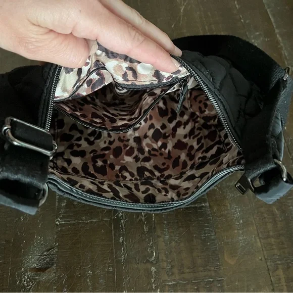 Black crossbody purse with adjustable strap - Picture 2 of 7